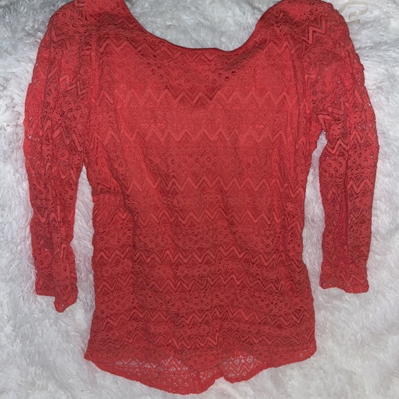 SZ SMALL LACEY OVERLAY BOW DETAIL BACK TOP - Picture 2 of 2